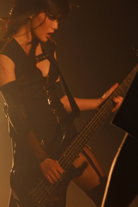 Doris Yeh (Chthonic). Source: Hyw83516 (Own work)  or CC BY-SA 3.0
