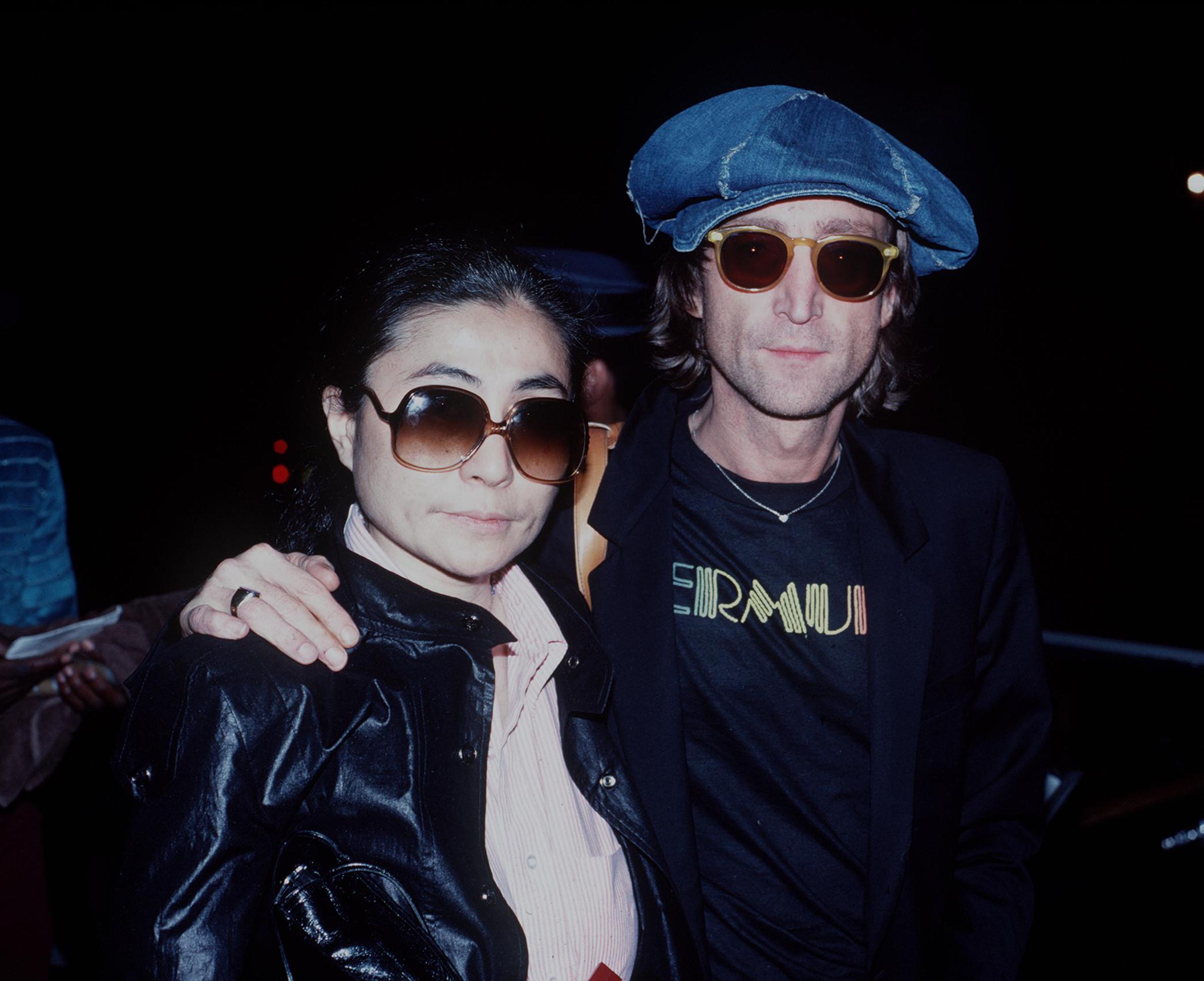 John Lennon & Yoko Ono, kurz bevor John erschossen wird in New York im Dezember 1980. (Photo by Brenda Chase/Newsmakers)