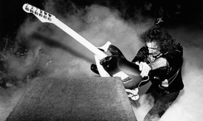 Deep-Purple-Gitarrist Ritchie Blackmore zerschlägt beim California Jam Festival 1974 seine Gitarre